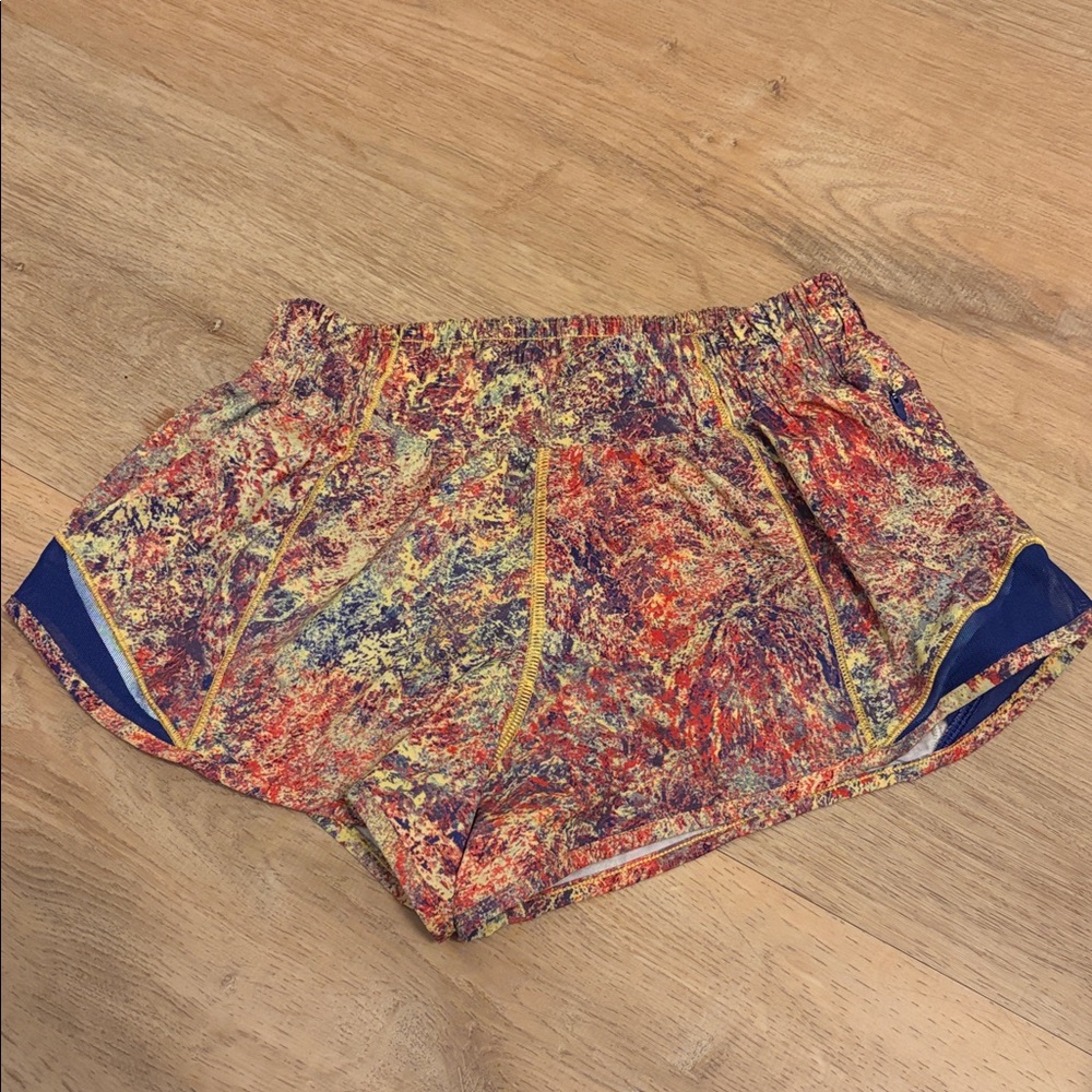 Lululemon Hotty Hot Size 4 Short
